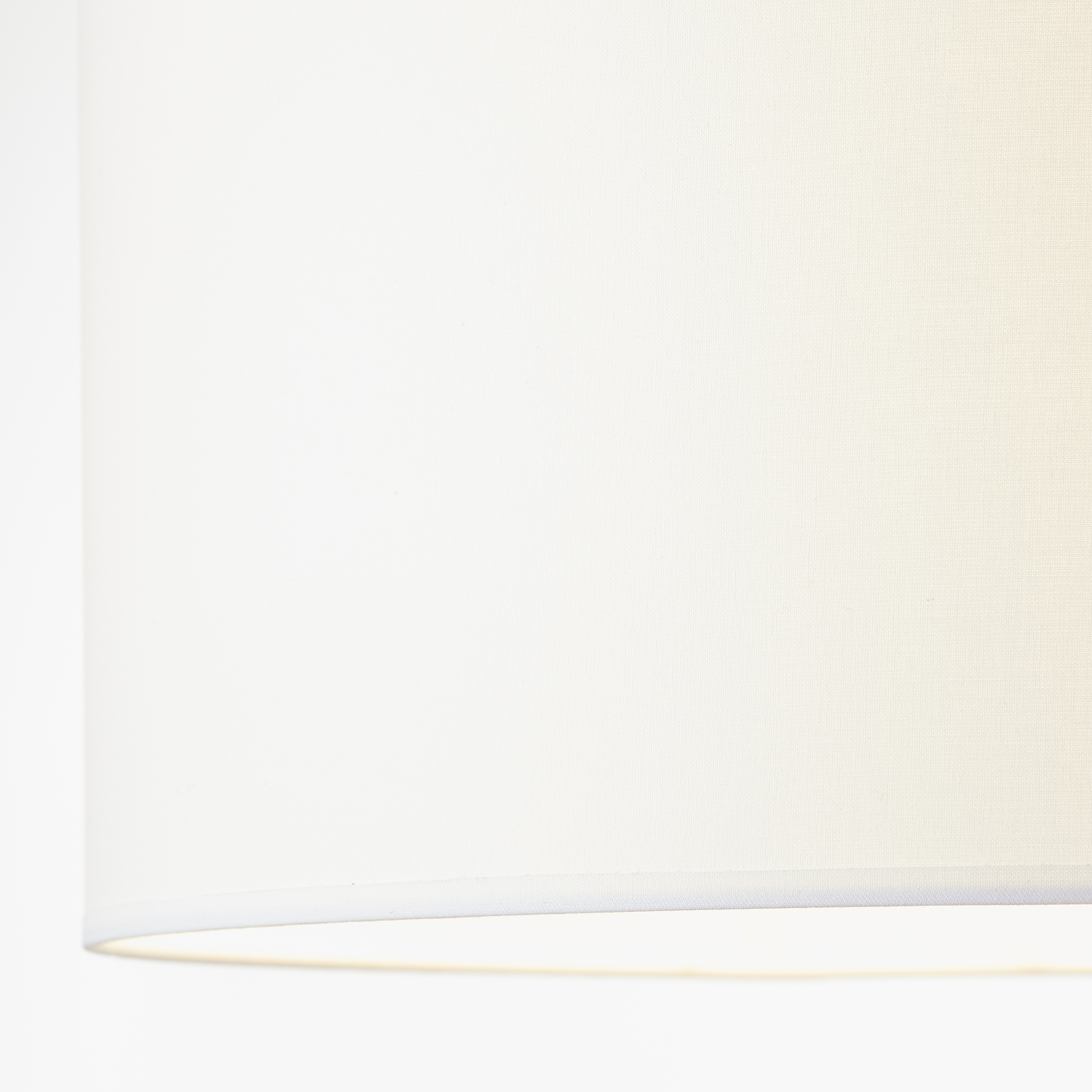 Hängelampe mit Stoffschirm weiß · Lightbox Leuchten & Licht GmbH